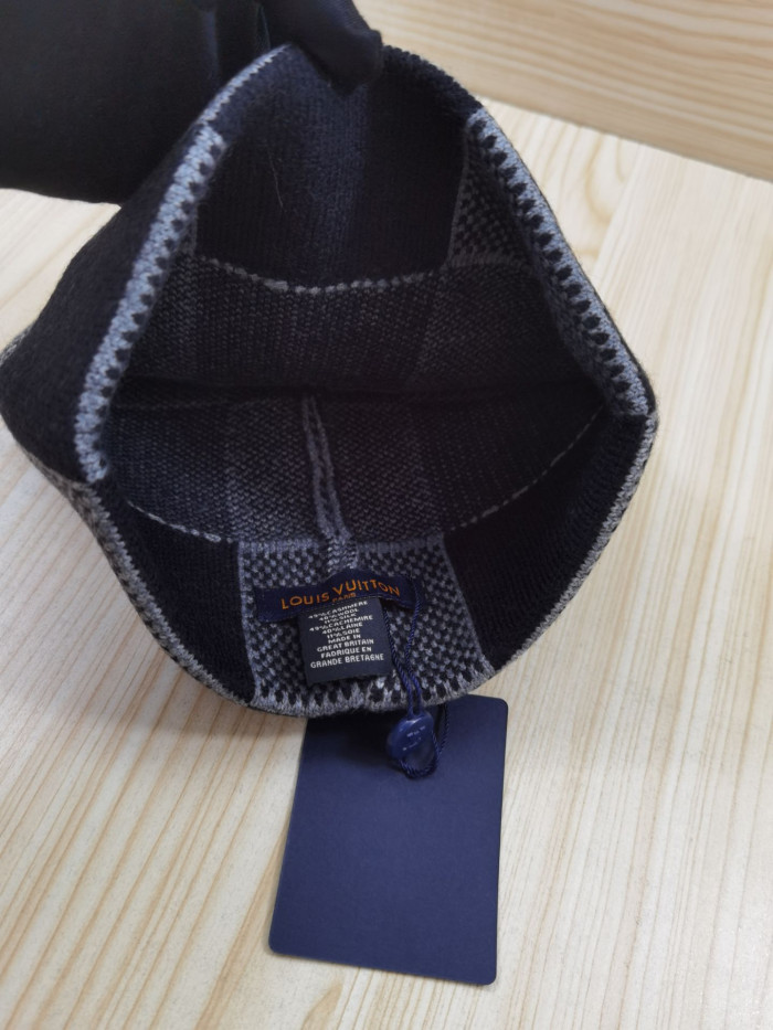 HAT-008
