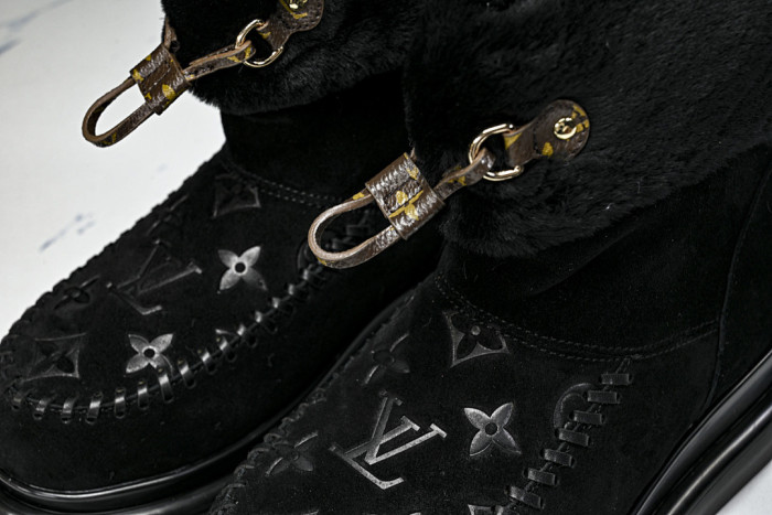 L**V**T* BOOTS LVTBS-056