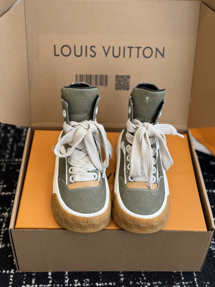 L*VT TILTED LVTTD-016