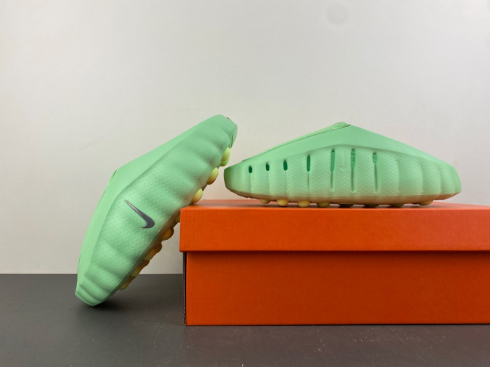NIKE MIND 001