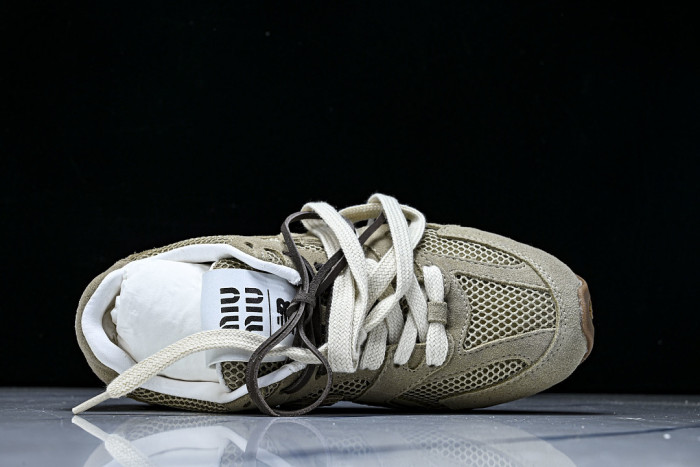 New Balance x Mi­uMi­u 530 MM-009