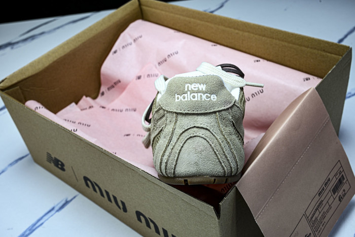 New Balance x Mi­uMi­u 530 MM-009