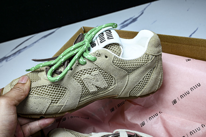 New Balance x Mi­uMi­u 530 MM-009