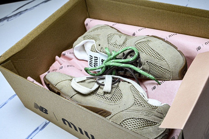 New Balance x Mi­uMi­u 530 MM-009