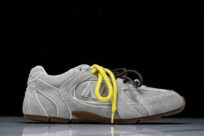 New Balance x Mi­uMi­u 530 MM-007