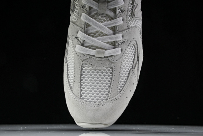 New Balance x Mi­uMi­u 530 MM-004