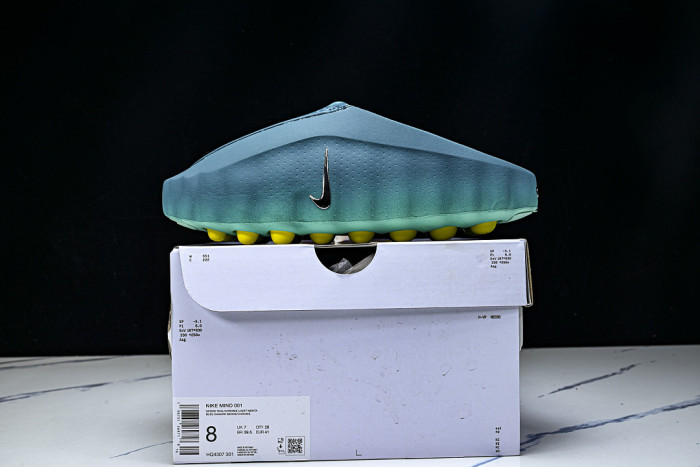 Nike Mind 001 