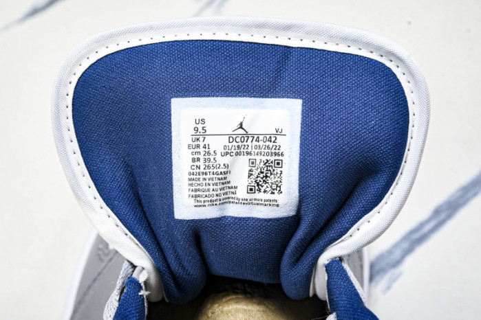 Jordan 1 Low Stealth French Blue DC0774-042