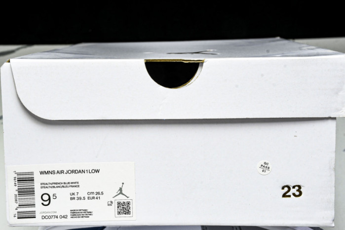 Jordan 1 Low Stealth French Blue DC0774-042