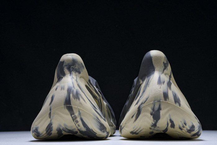 yee**zy slide   gv7904