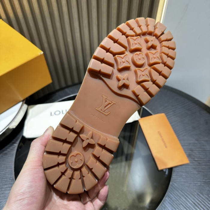 L**V**T* BOOTS LVTBS-040