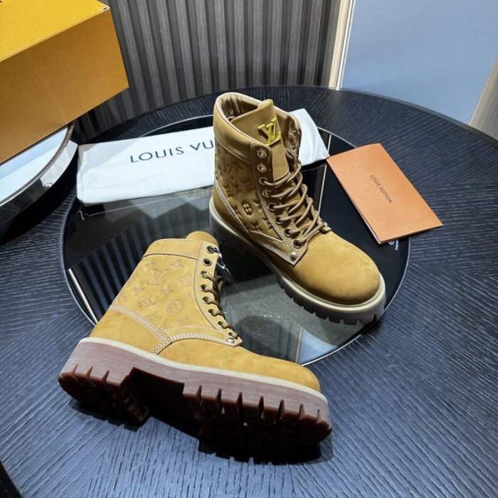 L**V**T* BOOTS LVTBS-040