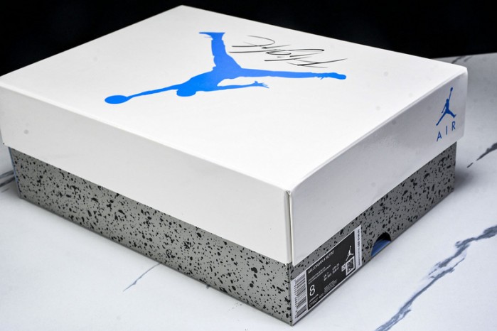 Jordan 4 Retro "University Blue" CT8527-400