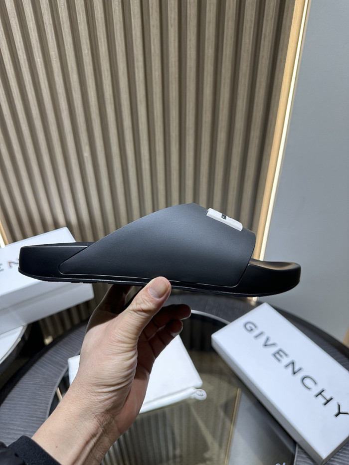 G*IVENCH*Y SLIDE GSE-004