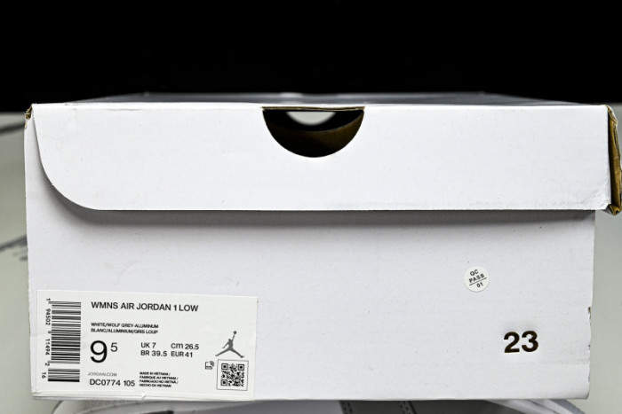 Air Jordan 1 Low DC0774-105