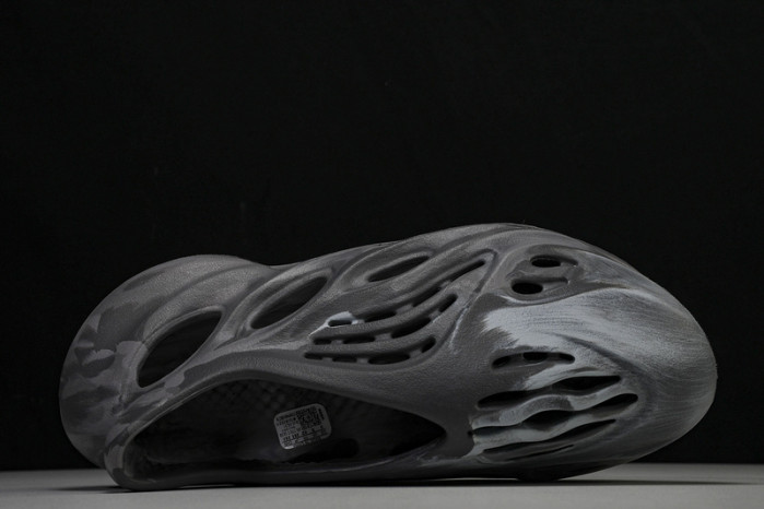 yee**zy slide ie4931