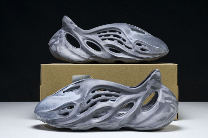 yee**zy slide ie4931