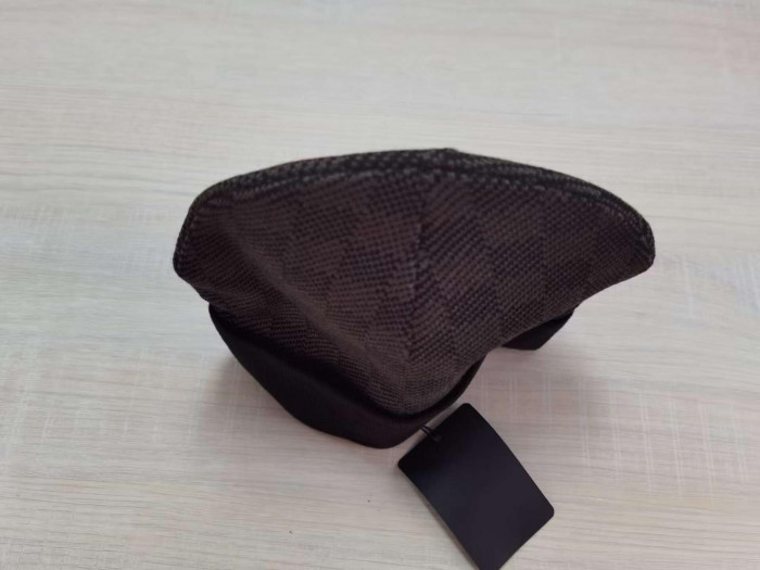 HAT-002