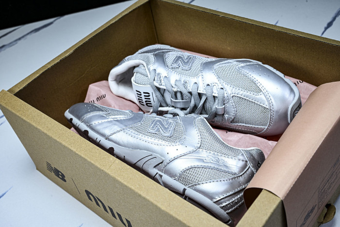 New Balance x Mi­uMi­u 530 MM-008