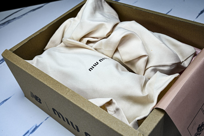New Balance x Mi­uMi­u 530 MM-008