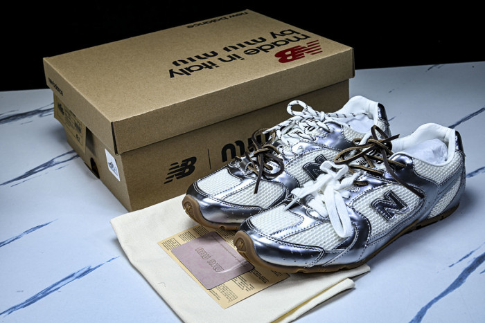 New Balance x Mi­uMi­u 530 MM-006