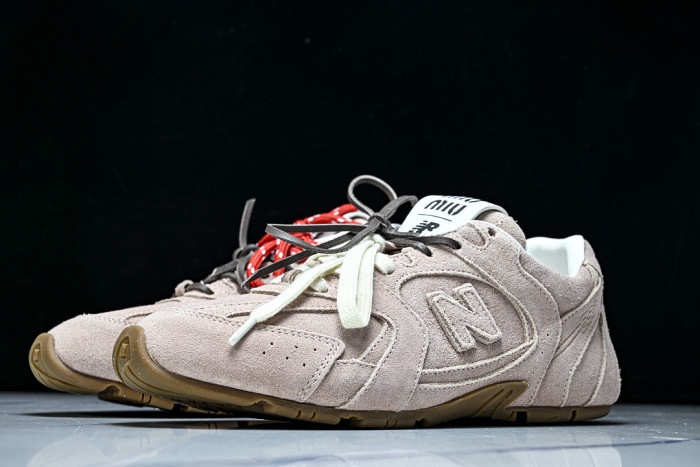 New Balance x Mi­uMi­u 530 MM-010